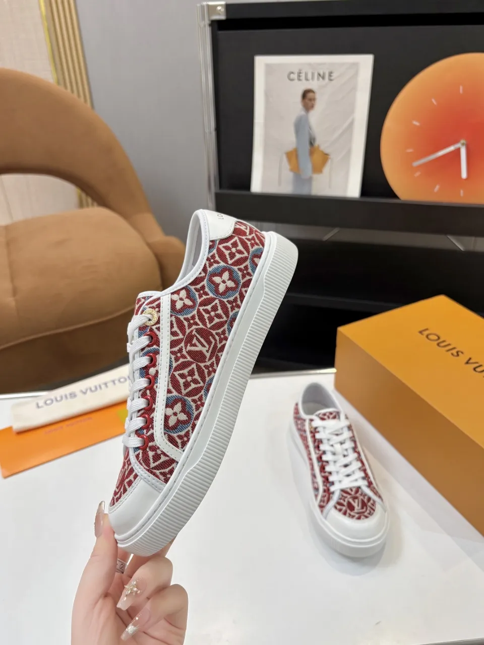 p580🐮🐮 LV couple skate shoes｜Classic jacquard, the ultimate code for a sweet outing! 👫** This pair of shoes is Louis Vuitton's love letter to fashionistas💌 - **classic presbyopic skate shoes**, the perfect choice for couples to go out on the street!  🔸 **Luxury details are a must-have**: Jacquard fabric  🔸 **So comfortable that you don’t want to take it off**: The sheepskin lining is skin-friendly and breathable, warm in autumn and winter without stuffing your feet, refreshing in spring and summer without being sticky, and you can wear it with a high-end feel in all seasons!  🔸 **Steady sense of security**: Non-slip rubber outsole, perfect grip, accompanying you through romantic streets.  **💑 Couple outfit inspiration**: ▪️ For boys, pair with leggings + baseball cap for a trendy street look!  ▪️ Girls can wear short skirts or shark pants, and the sweet and cool style is easy to choose~ **#Louis Vuitton #couple shoes #presbyopia classic** **👉 Click to collect and become the most fashionable CP in the circle of friends with him! ** Fabric: Imported cowhide/classic jacquard fabric Lining: Sheepskin lining Sole: Original rubber sole Size: Women’s size 35-42 (40/41/42 customized) Men’s size 39-45 (39.45 customized)